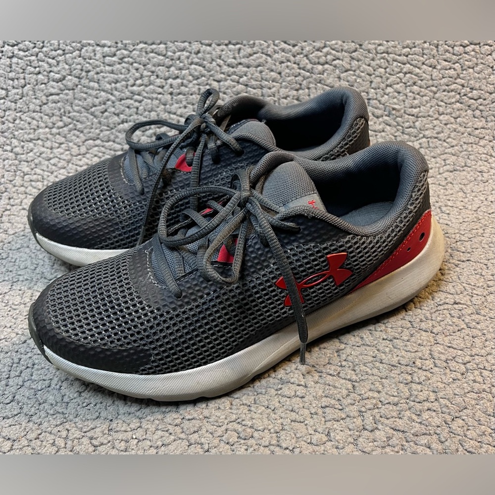 Under Armour Men's Surge 3 Running Shoes Size 8.5 Gray And Red - Picture 7 of 8